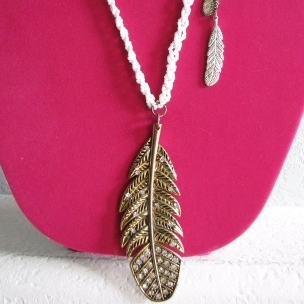 BETSEY JOHNSON VINTAGE INDIAN SUMMER LARGE CRYSTAL FEATHER BEADED NECKLACE~RARE